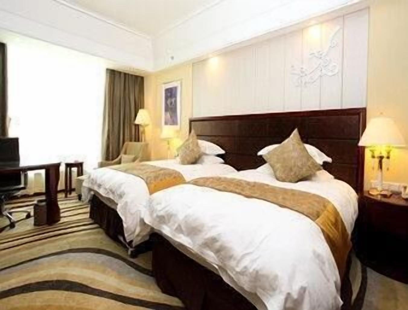 Отель Ramada Yangzhou Baoying Экстерьер фото