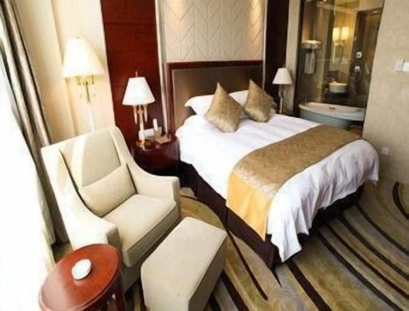 Отель Ramada Yangzhou Baoying Экстерьер фото
